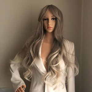 Grey blonde wig mix platinum Cal beach Barbie ash wig blonde 32” NWT gorgeous